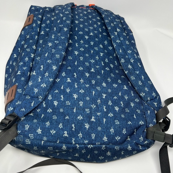 Patagonia Women’s backpack Navy White 18x11x6 - Picture 2 of 5